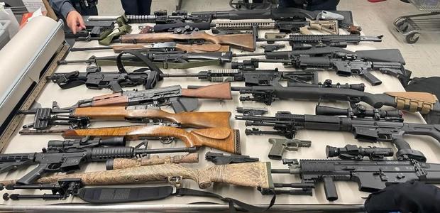 guns weapons assault rifles shotguns 