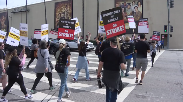 wga-3rd-day-strike.png 