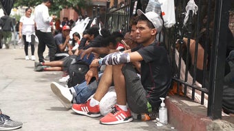 U.S. prepares for migrant influx 