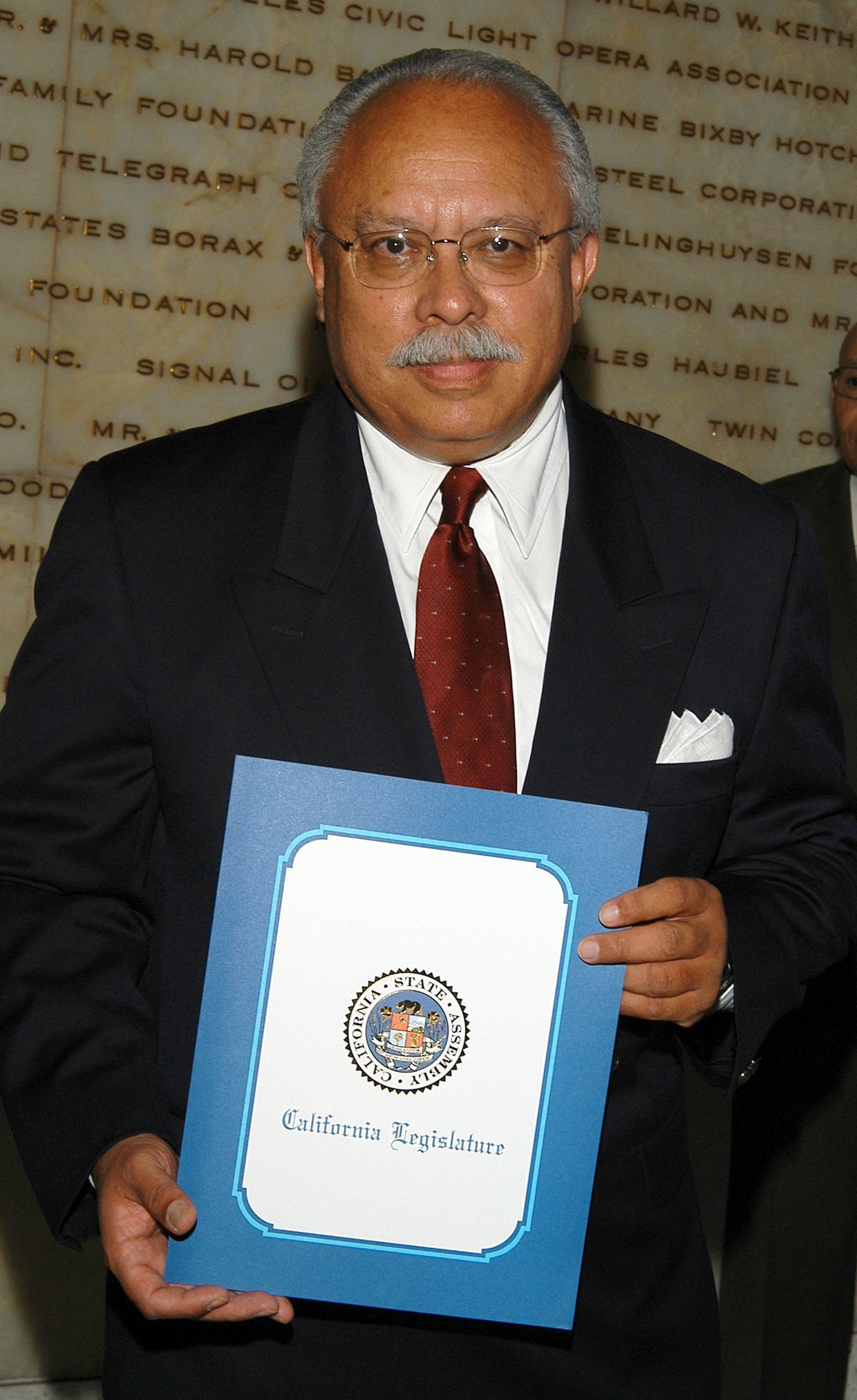 Veteran reporter Tony Valdez dies at 78 - CBS Los Angeles
