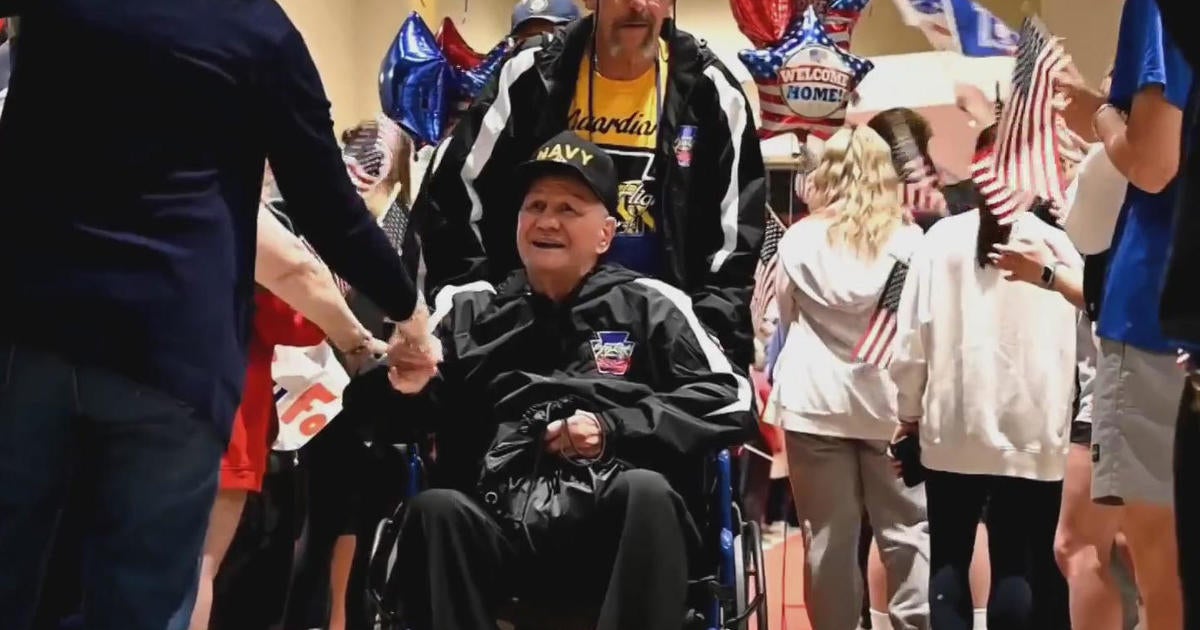 Veterans welcomed home with open arms by Honor Flight Pittsburgh