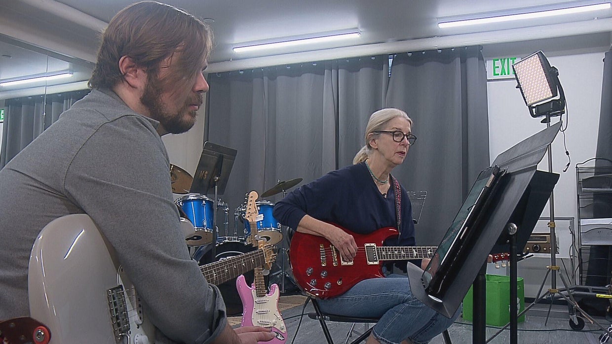 Music can boost mood, lessons can be therapeutic tool for musicians of ...