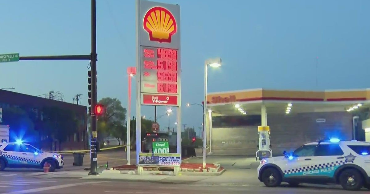 Man shot in legs during robbery in Near West Side - CBS Chicago