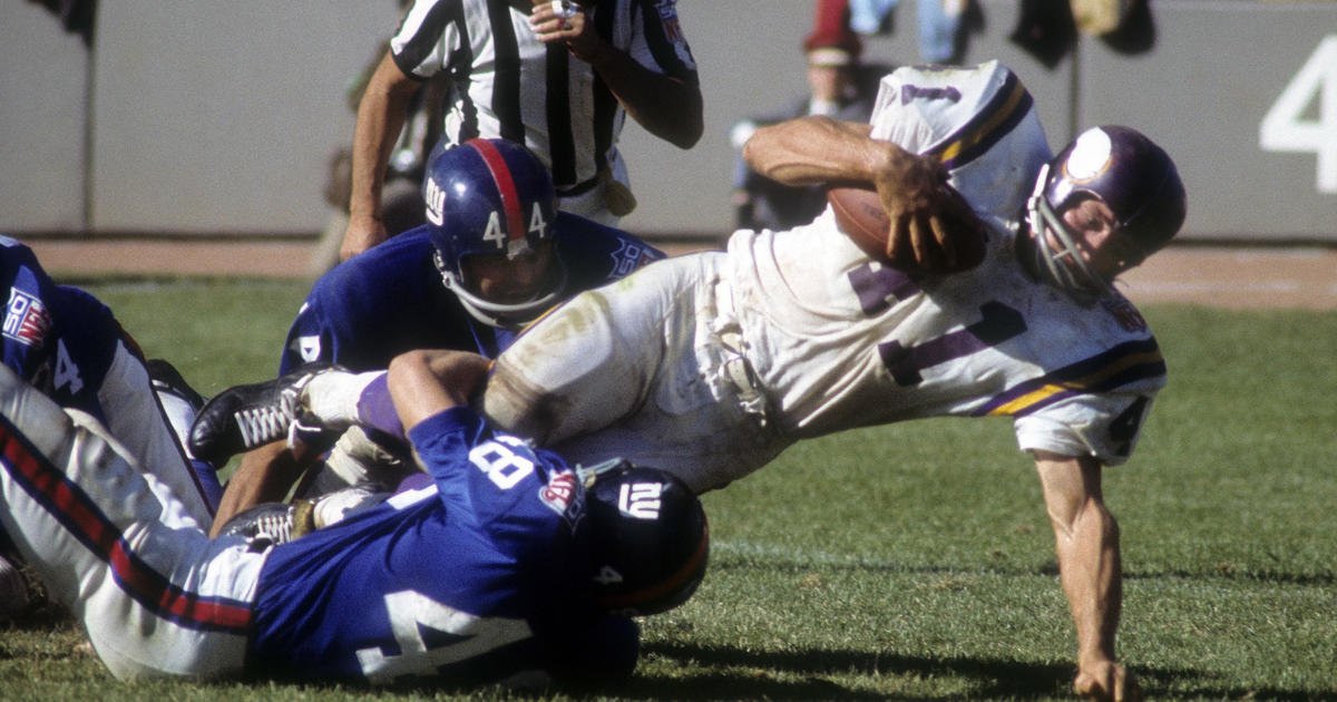 Minnesota Vikings QB Joe Kapp in action, rushing for touchdown vs News  Photo - Getty Images