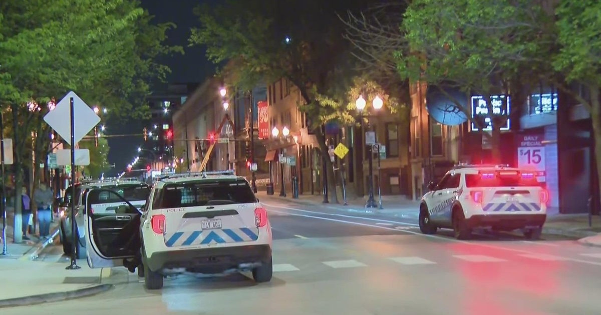 Woman carjacked at knifepoint in Lakeview East - CBS Chicago