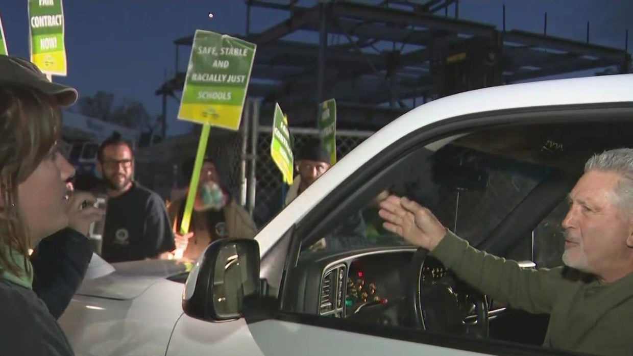 Oakland teachers confront contractor outside administrative building ...