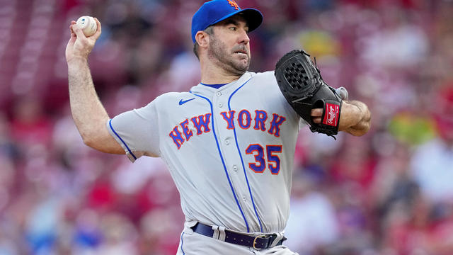 ustin Verlander #35 of the New York Mets pitches in the second inning against the Cincinnati Reds at Great American Ball Park on May 10, 2023 in Cincinnati, Ohio. 