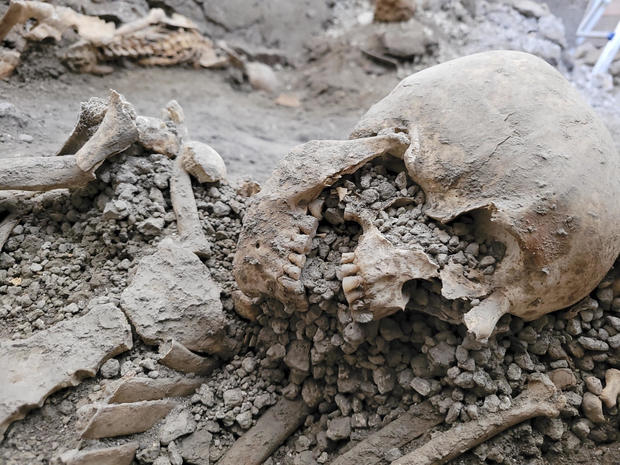 2 skeletons found in Pompeii ruins believed to be victims of earthquake before Vesuvius eruption