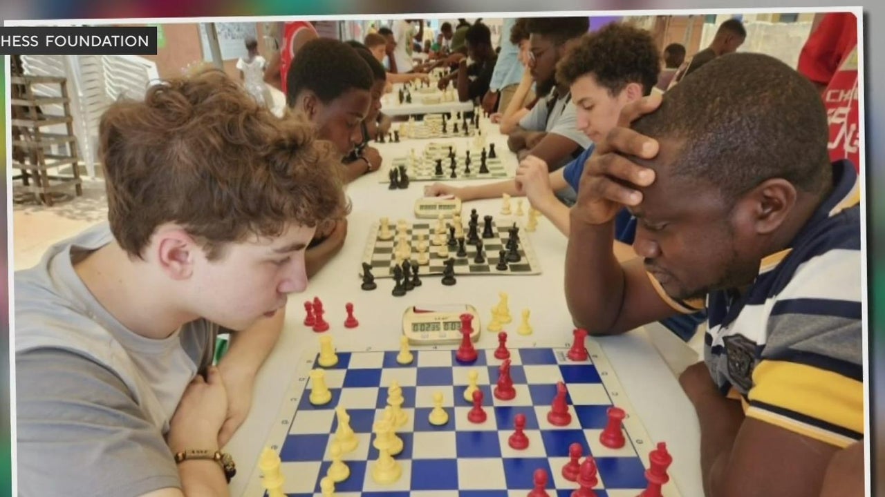 Chess (Play), The Yo Store