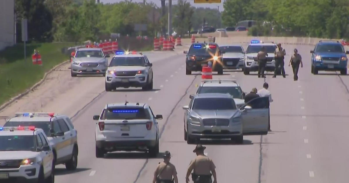 Shooting On Eisenhower Expressway Leaves One Dead, One Hurt - CBS Chicago