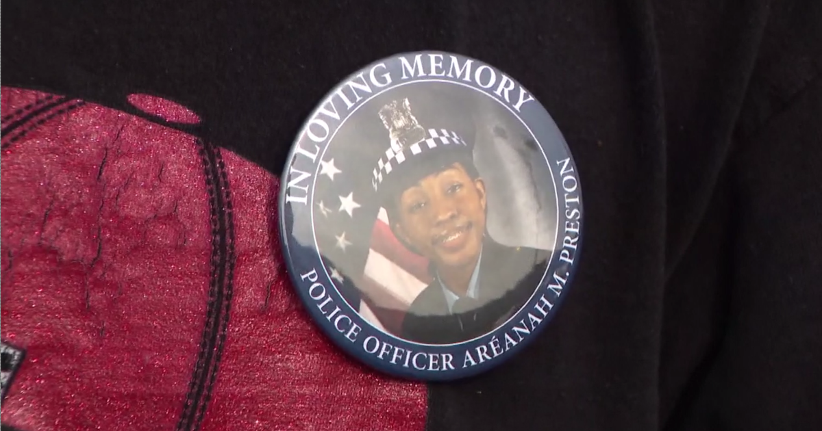 Visitation Held To Honor Fallen Chicago Police Officer Preston - CBS ...