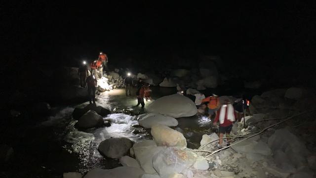 ojai-missing-hikers-stream-crossing.jpg 