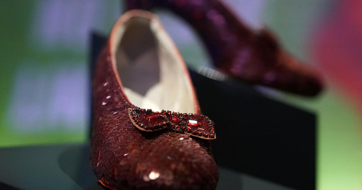 Man charged with stealing "The Wizard of Oz" ruby slippers worn by Judy Garland