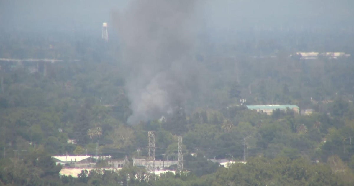 2 North Sacramento homes catch fire