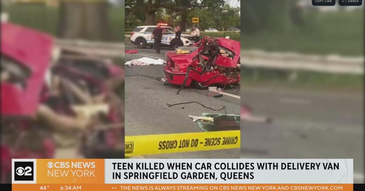 Teenage passenger killed in Queens crash - CBS New York
