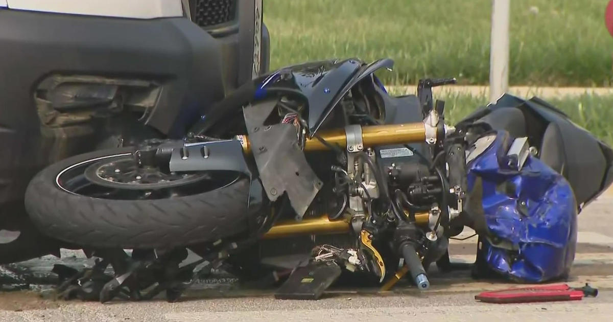 Motorcyclist Killed After Striking Pace Bus In Scottsdale - CBS Chicago