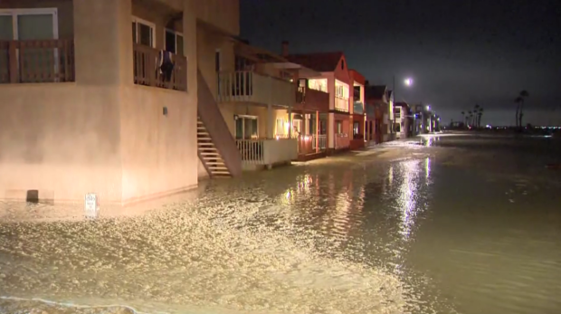 seal-beach-flooding.png 