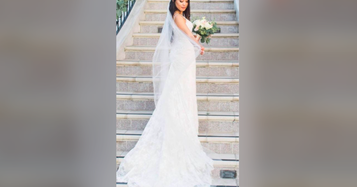 OC woman desperately searching for wedding dress that was