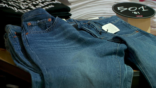 levis-with-buttons.jpg 