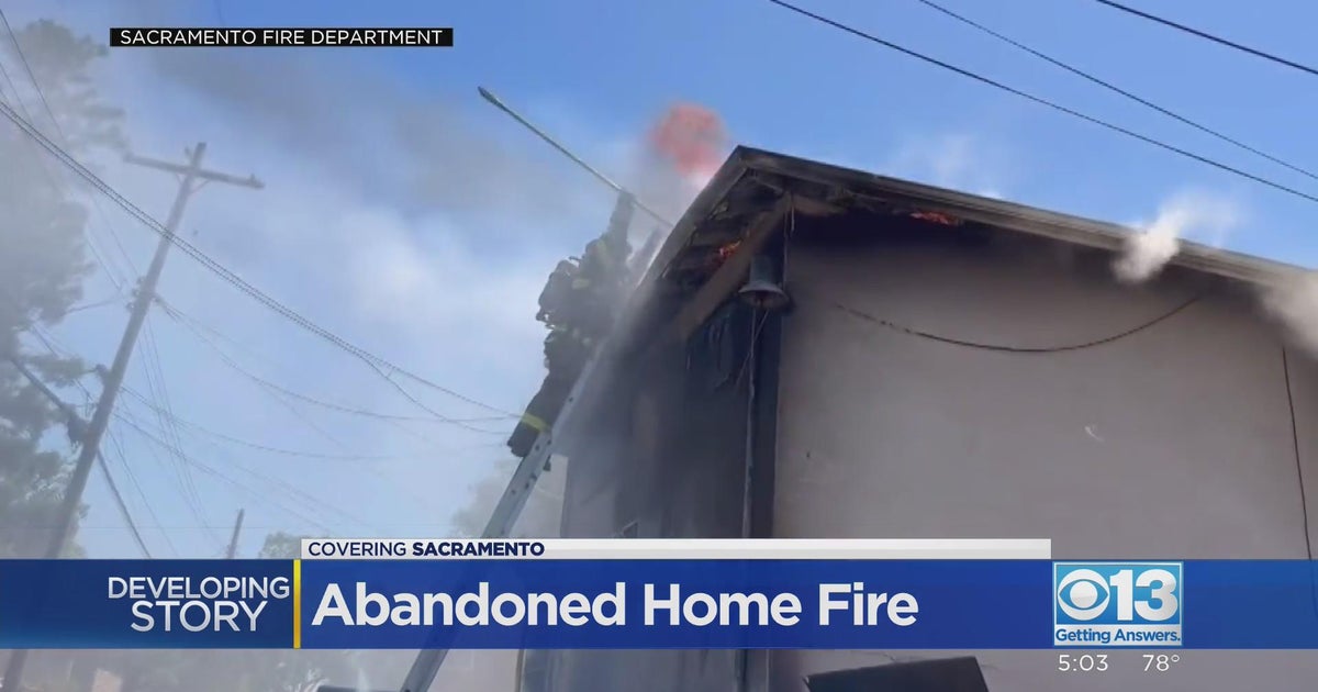 Crews put out fire at abandoned home in Sacramento - CBS Sacramento