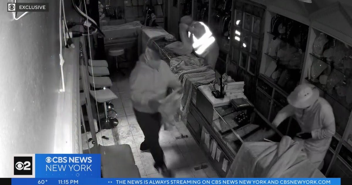 Burglars caught on video stealing over 1.5 million in gold jewelry