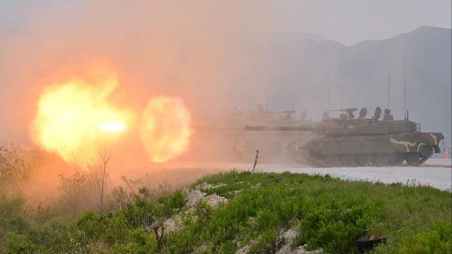 cbsn-fusion-us-south-korea-begin-live-fire-military-exercises-near-north-korean-border-thumbnail-1997664-640x360.jpg 