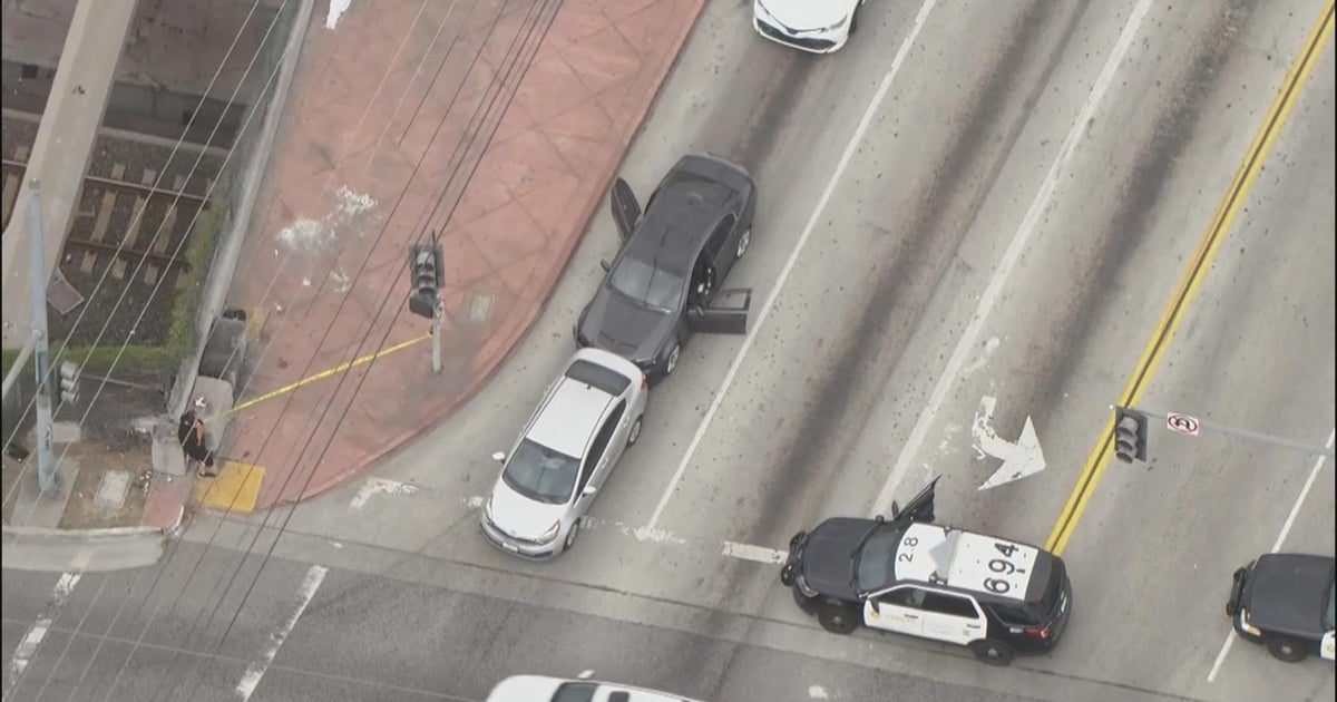 Police task force shoots at narcotics suspect in South LA - CBS Los Angeles