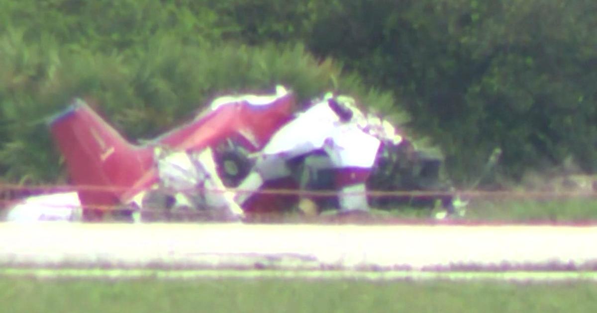 2 dead in compact aircraft crash at South Florida airport