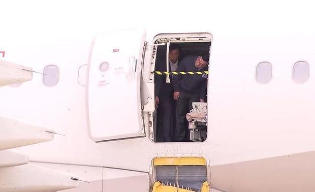 Plane door opened minutes before landing, leading to immediate arrest of passenger in South Korea