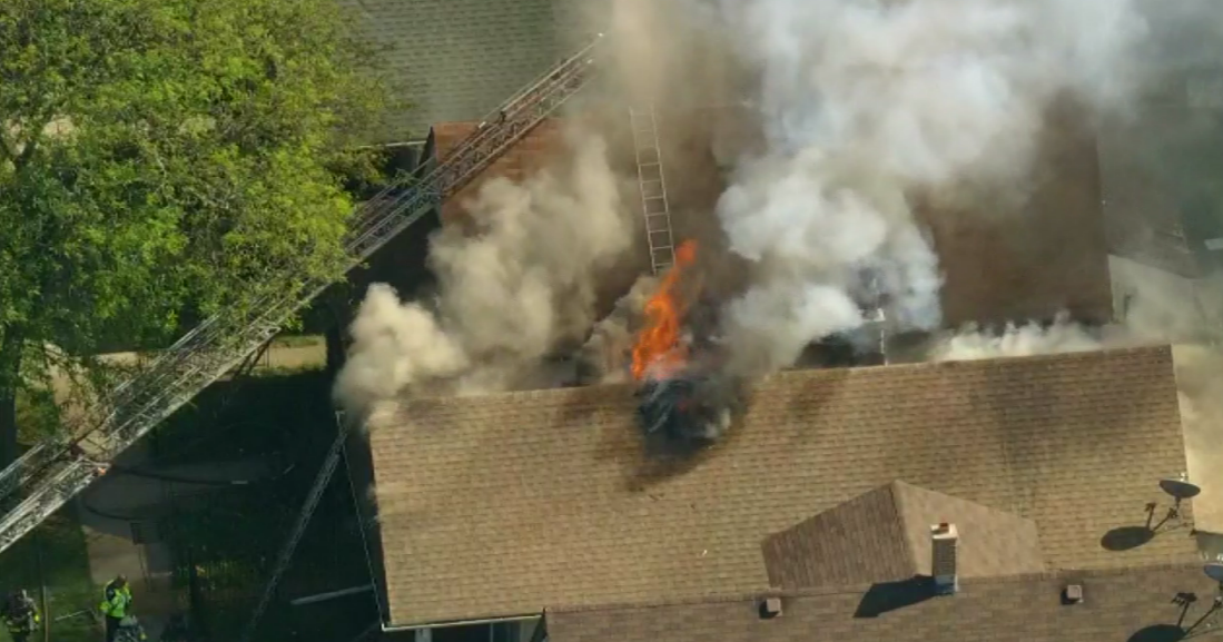 Homes catch fire in West Pullman neighborhood - CBS Chicago