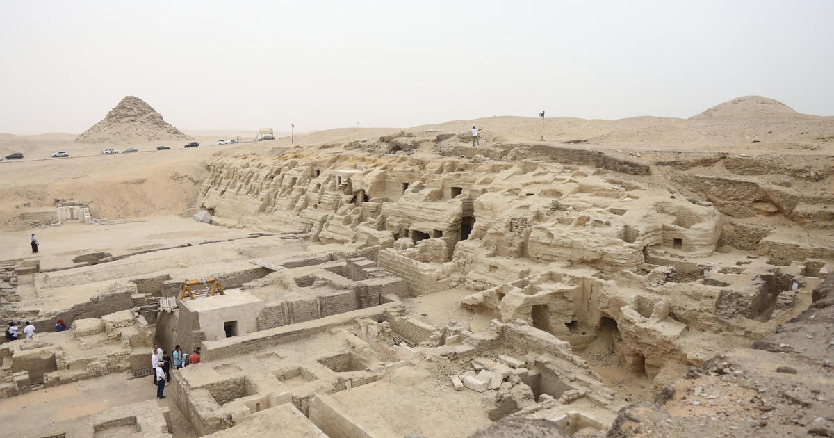 Photo of Egyptian authorities unveil recently discovered ancient workshops, tombs found in necropolis