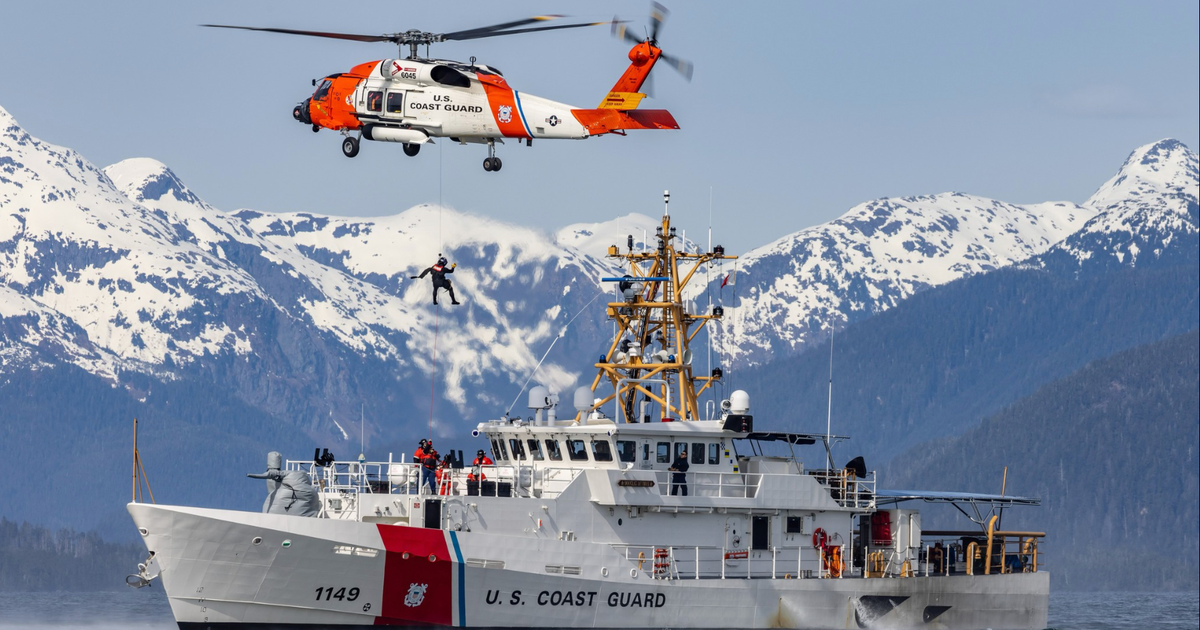 1 dead, 4 missing after man falls into sea off Alaska