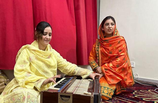640px x 416px - Afghan sisters who defied family and the Taliban to sing \