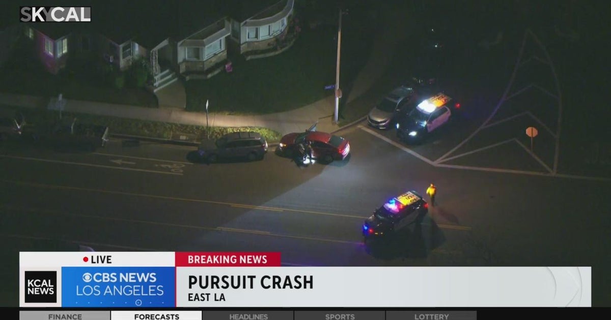 Police searching for pursuit suspect in East LA - CBS Los Angeles