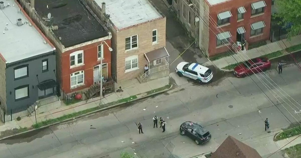 3 hospitalized after multi-car crash in East Garfield Park - CBS Chicago