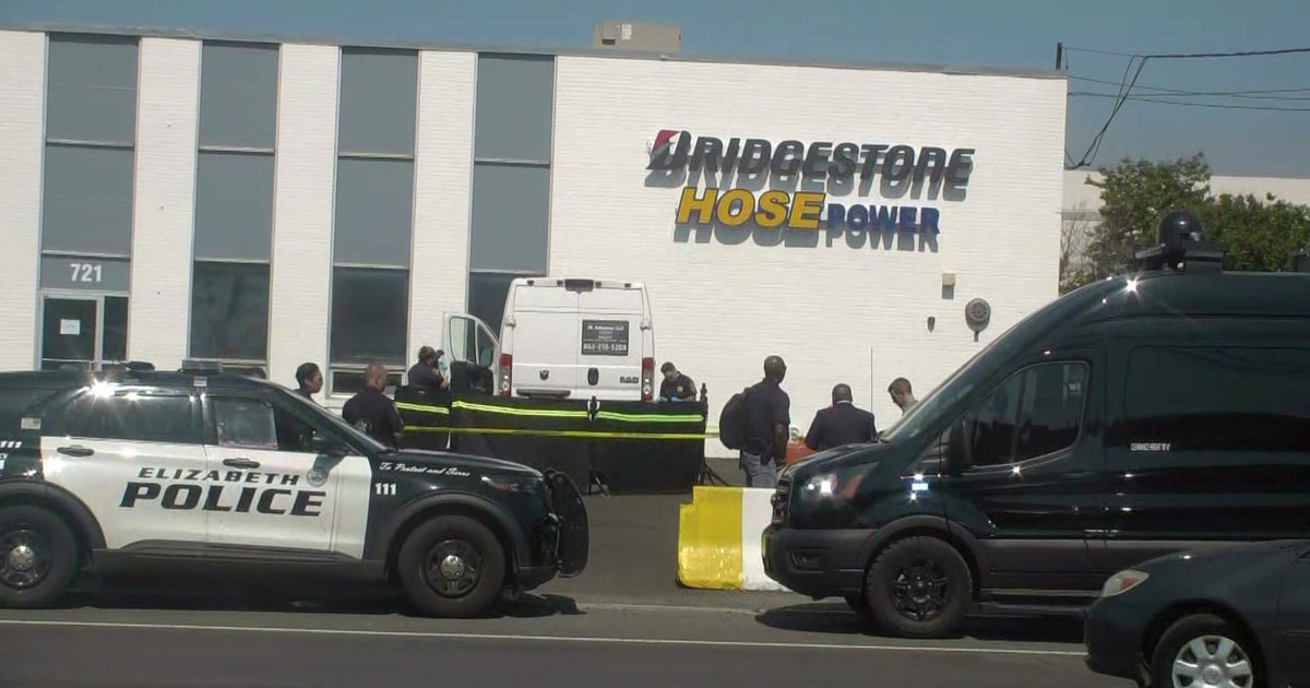 Elizabeth Police investigating deadly shooting; no arrests - CBS New York