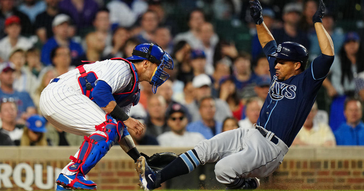 Wander Franco makes barehand over-the-shoulder catch