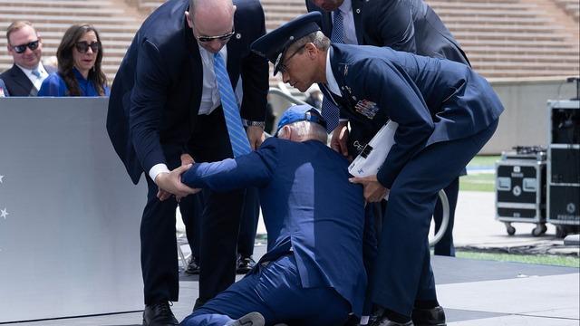 cbsn-fusion-president-biden-falls-on-stage-at-air-force-academy-commencement-thumbnail-2015779-640x360.jpg 