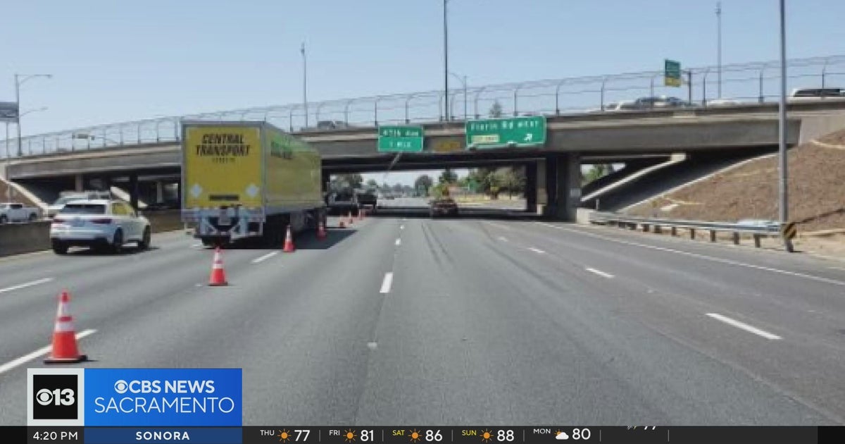 Big rig hits sign on Highway 99 in south Sacramento
