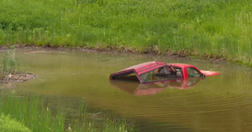 Video: Motorist plunges into pond in Inver Grove Heights - Vimarsana News