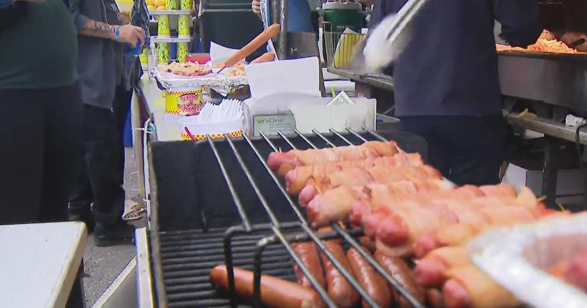 Windy City Hot Dog Fest kicks off in Portage Park CBS Chicago