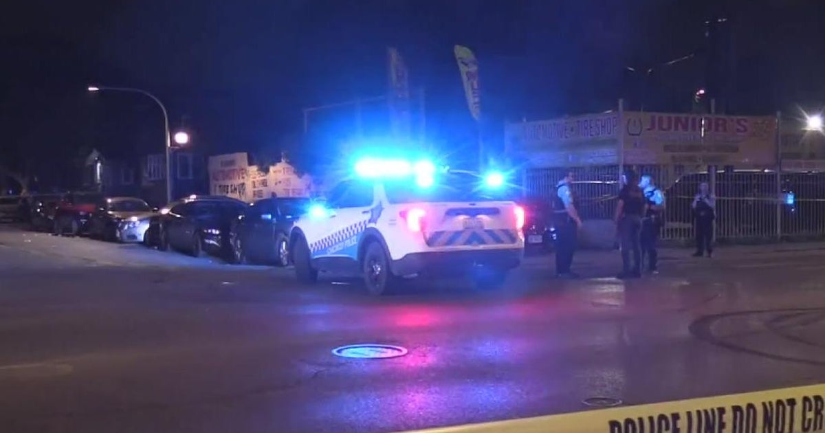Woman killed, 6 others hurt in shooting on West Side - CBS Chicago