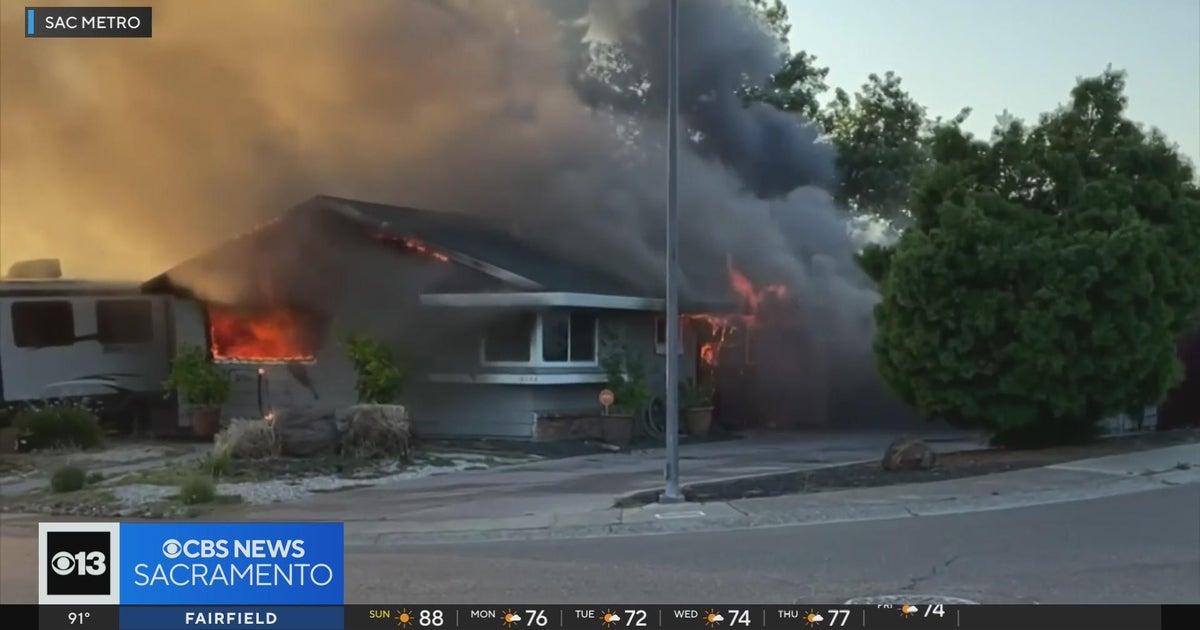 Citrus Heights house fire being investigated for arson - CBS Sacramento