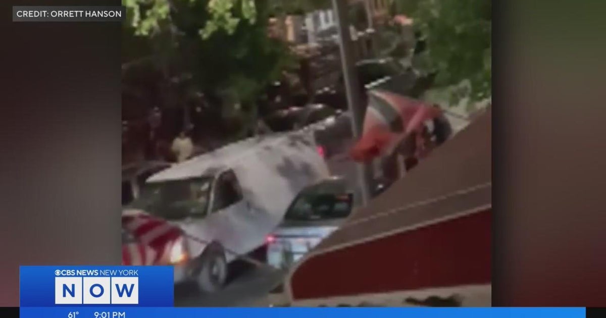 Driver charged in wrong-way Brooklyn crash; 6 people hurt - CBS New York