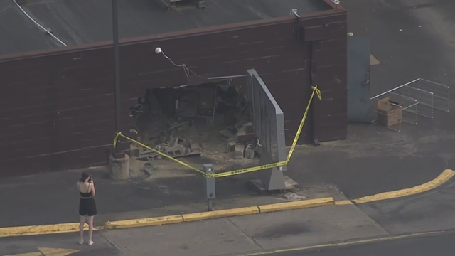 kdka-car-into-dairy-queen-2.png 