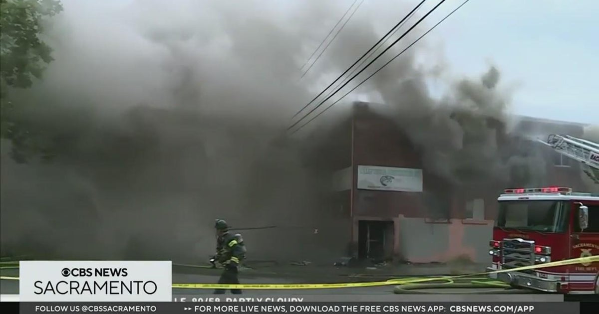 Fire burns vacant building in Sacramento - CBS Sacramento