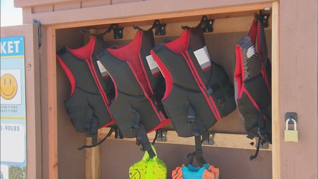 life-jacket-loaner-4vo-transfer-frame-94.jpg 