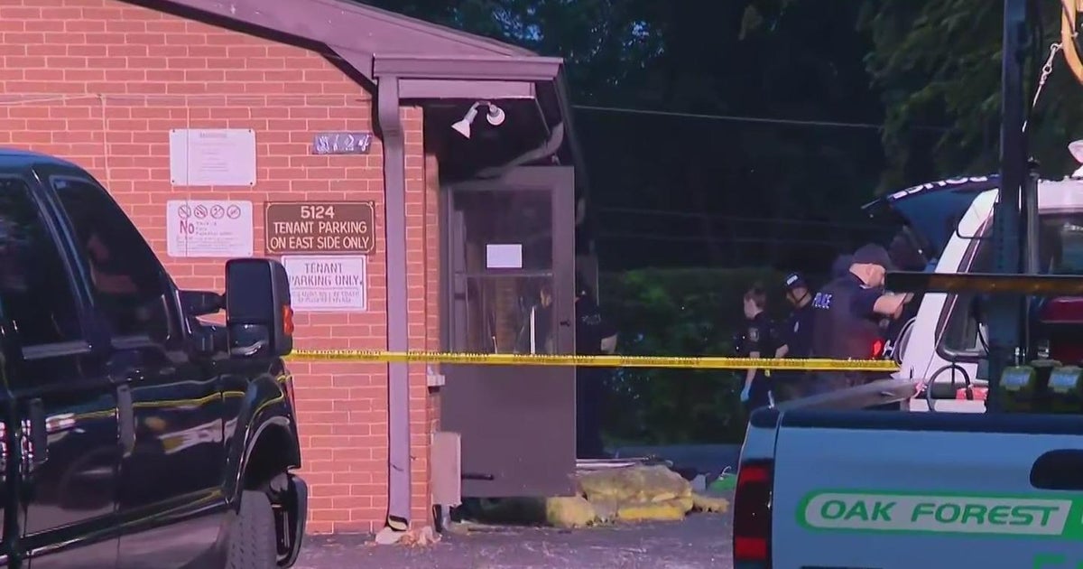 2 injured in explosion at apartment complex in Oak Forest - CBS Chicago