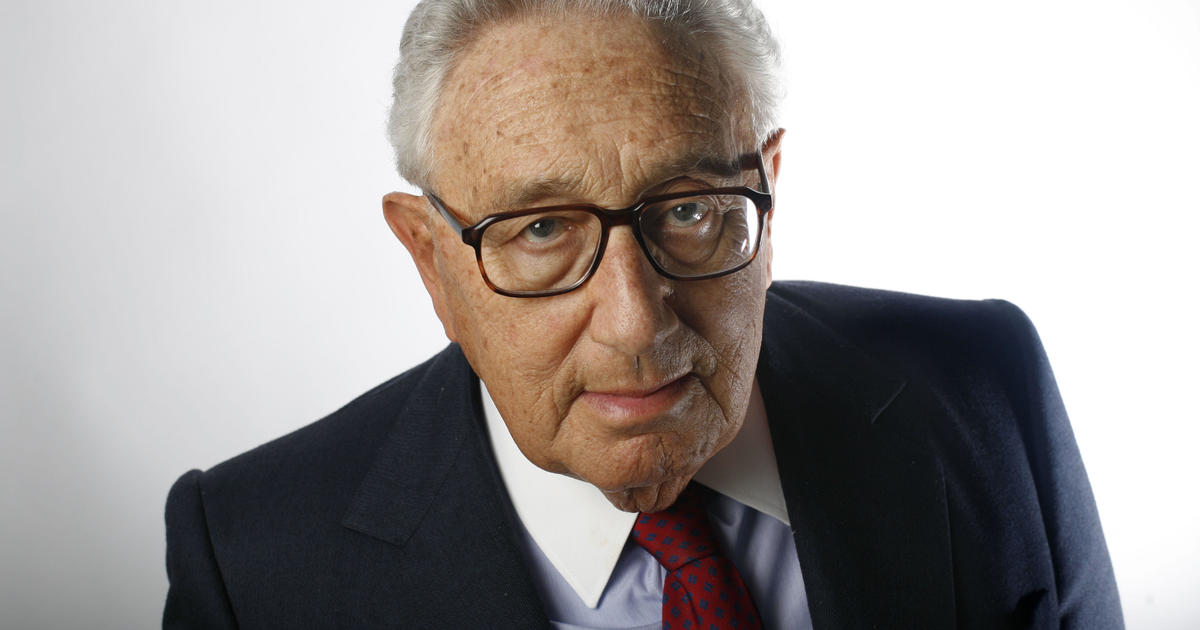 Henry Kissinger, controversial statesman who influenced U.S. foreign policy for decades, has died