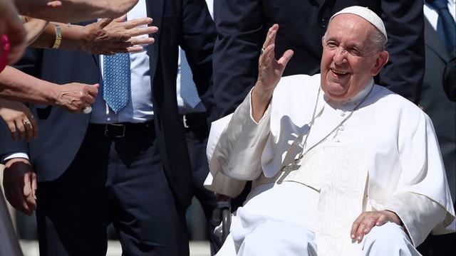 cbsn-fusion-could-pope-francis-step-down-because-of-his-health-thumbnail-2034363-640x360.jpg 
